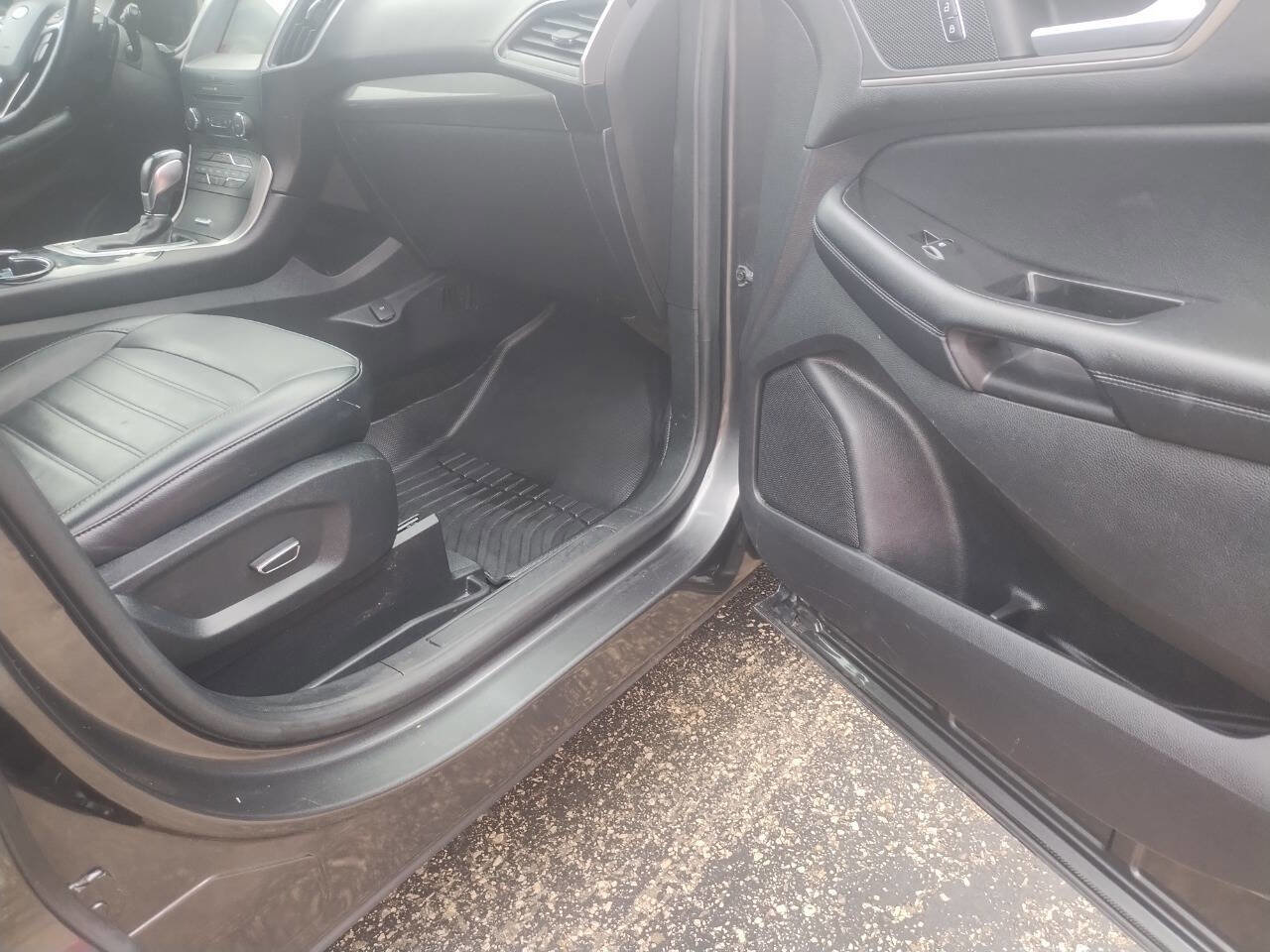 Used 2018 Ford Edge SEL w/ Equipment Group 201A image 22