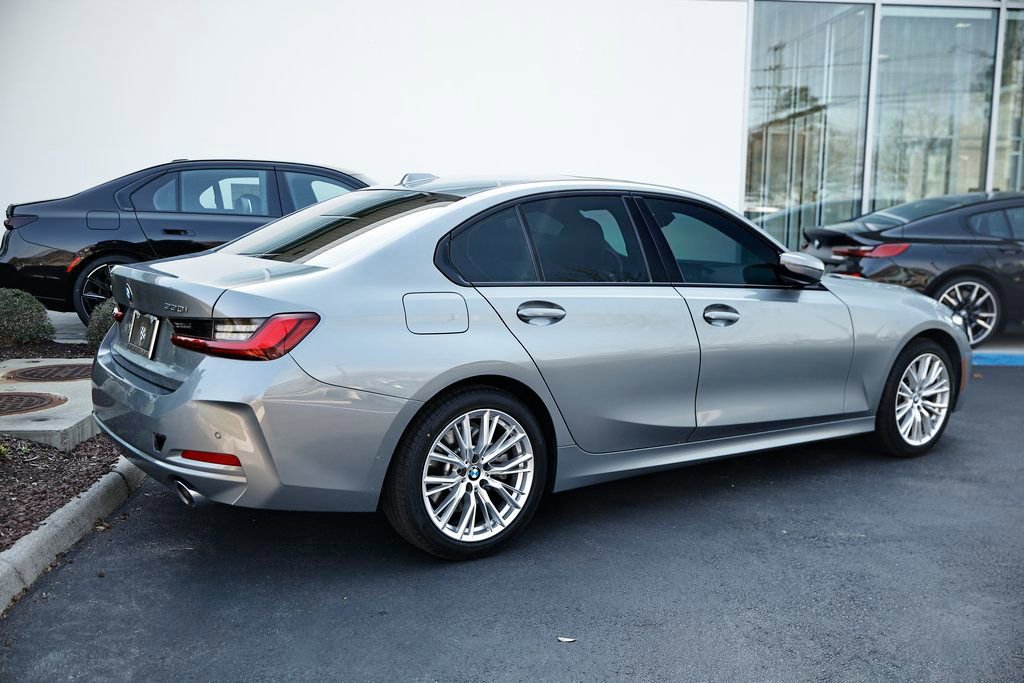 Used 2023 BMW 330i xDrive 330i xDrive w/ Driving Assistance Package image 7