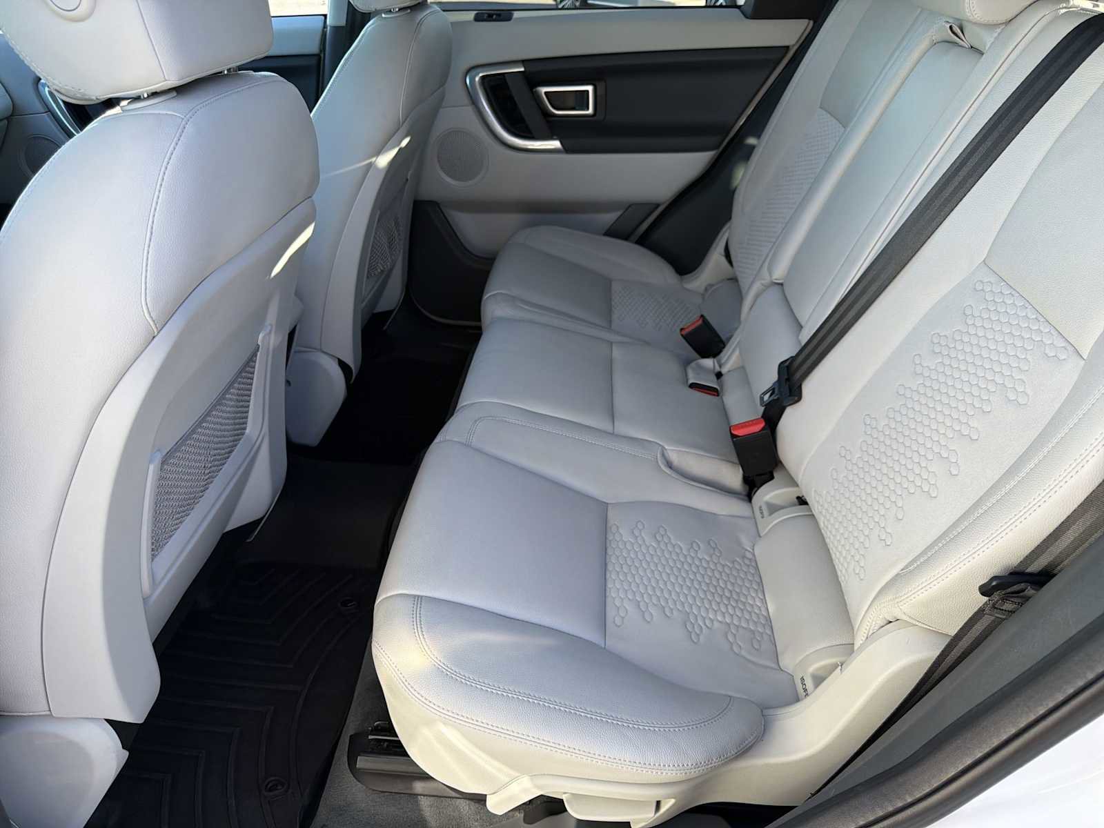 Used 2016 Land Rover Discovery Sport SE image 13