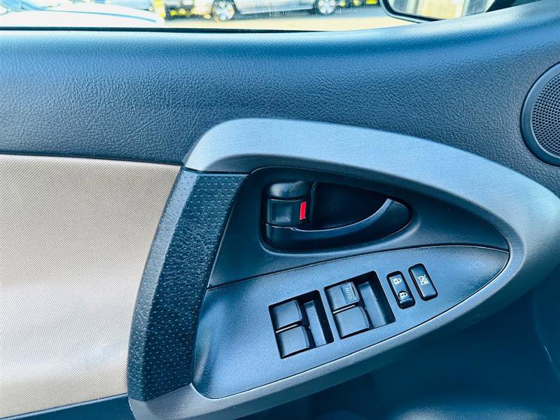 Used 2012 Toyota RAV4 4WD image 32