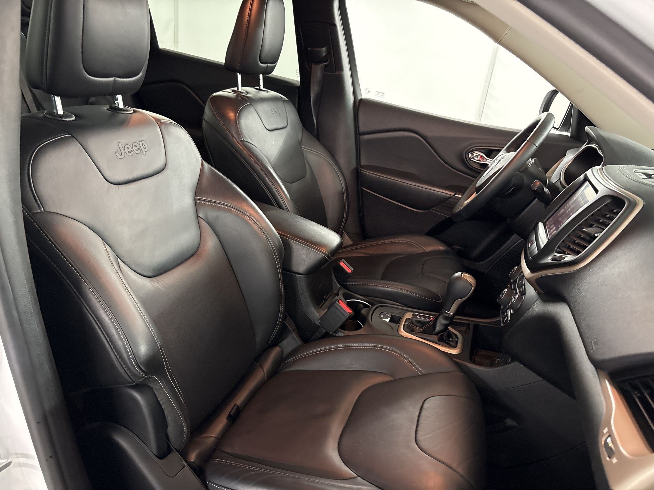 Used 2014 Jeep Cherokee Limited FWD image 25