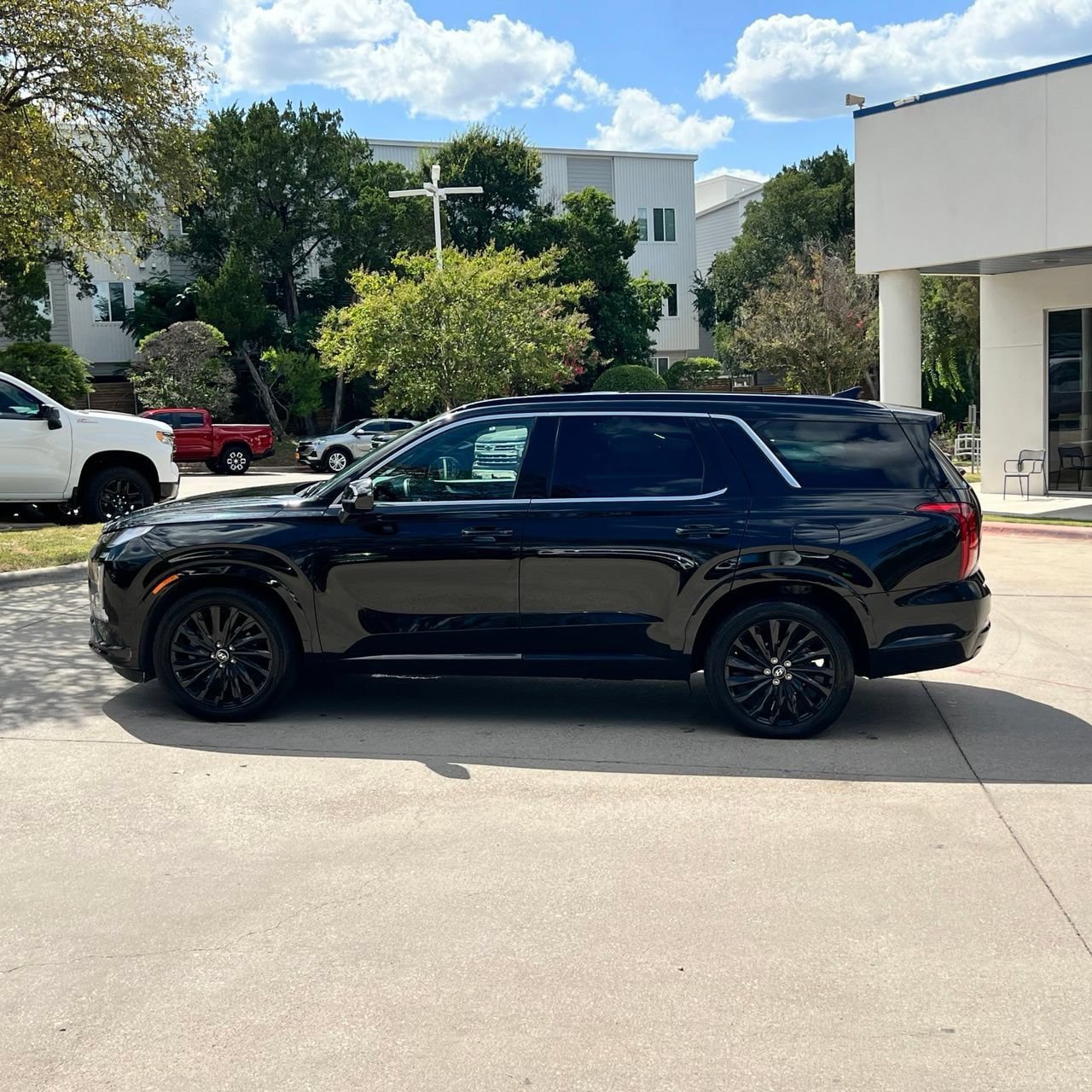 Used 2024 Hyundai Palisade Calligraphy AWD/4WD image 3