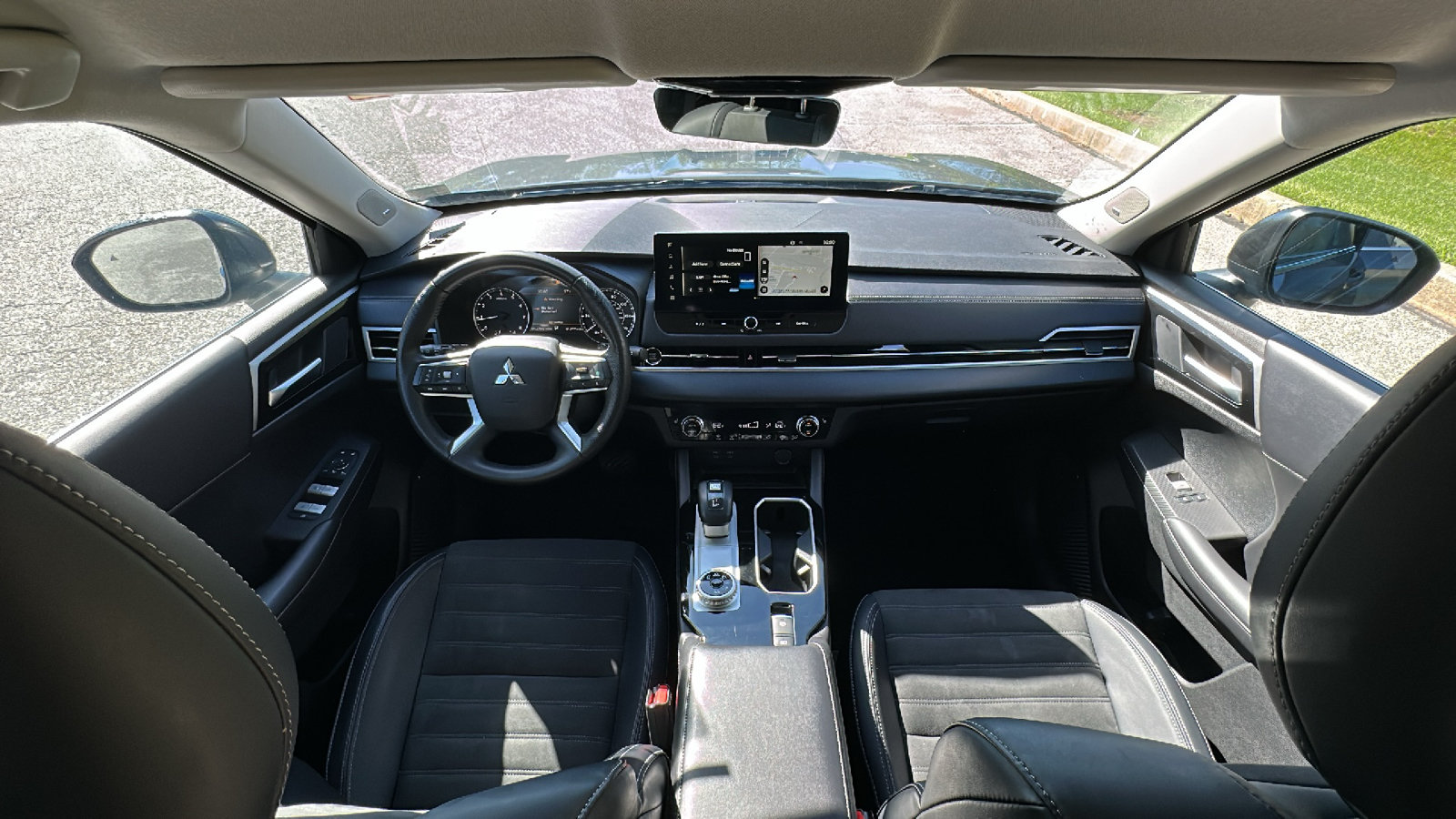 Used 2025 Mitsubishi Outlander SE AWD/4WD image 28