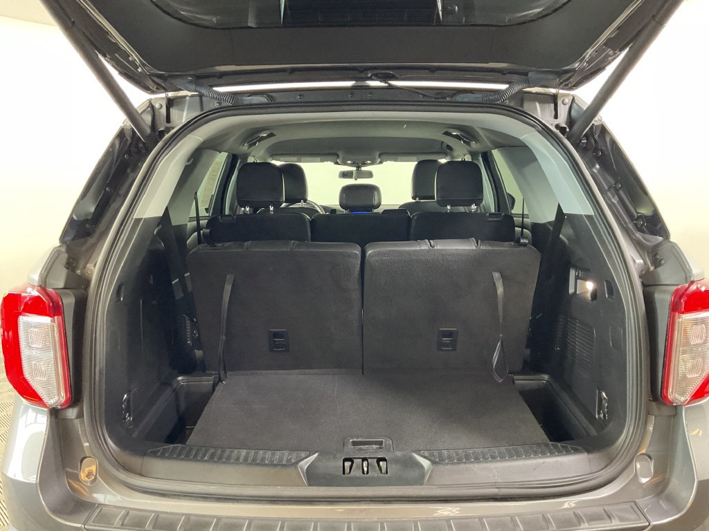 Used 2022 Ford Explorer XLT w/ Equipment Group 202A AWD/4WD image 21