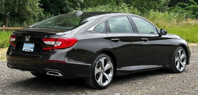 Used 2018 Honda Accord Touring image 9