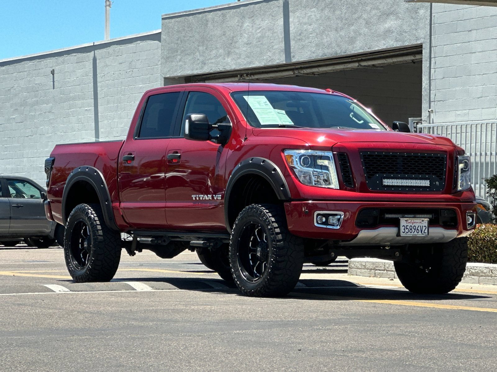 Used 2018 Nissan Titan PRO-4X w/ Pro-4x Utility Package AWD/4WD image 8