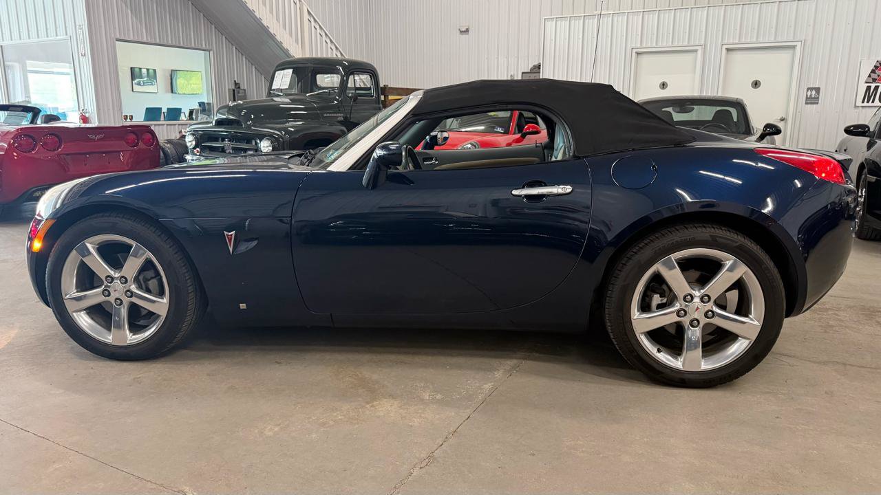 Used 2006 Pontiac Solstice Convertible w/ Premium Package RWD image 17