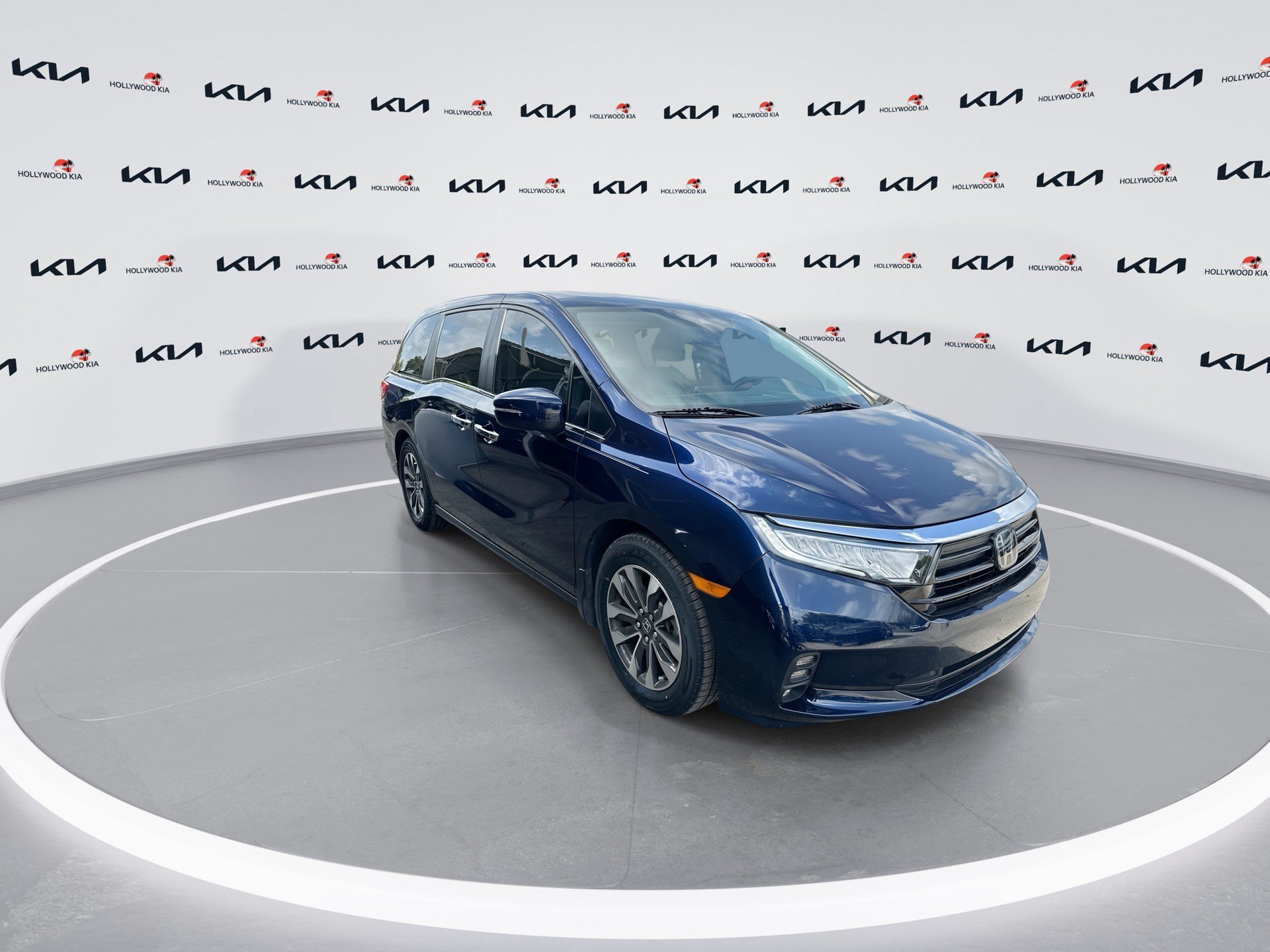 Used 2024 Honda Odyssey EX image 2