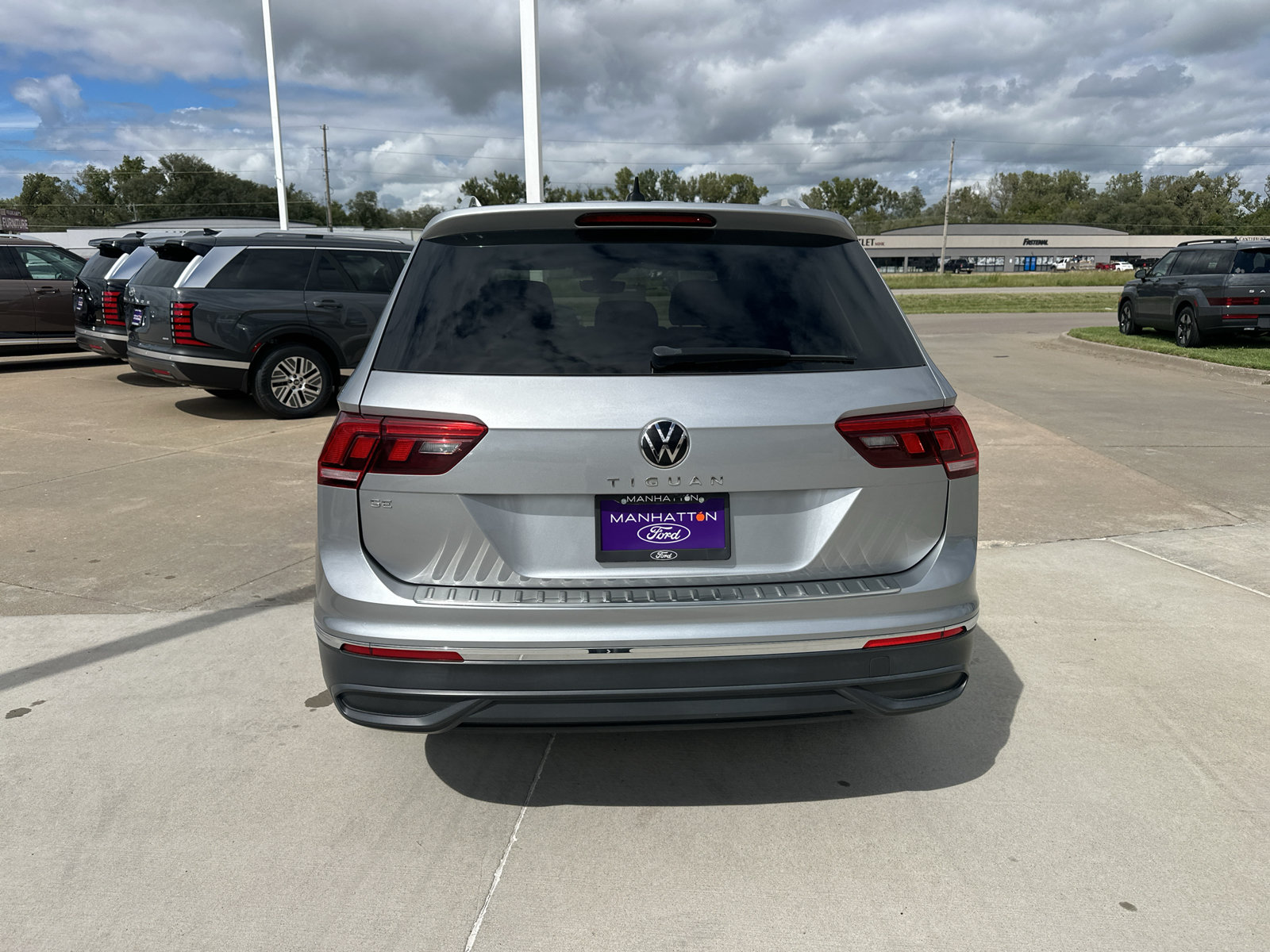 Used 2023 Volkswagen Tiguan SE FWD image 14