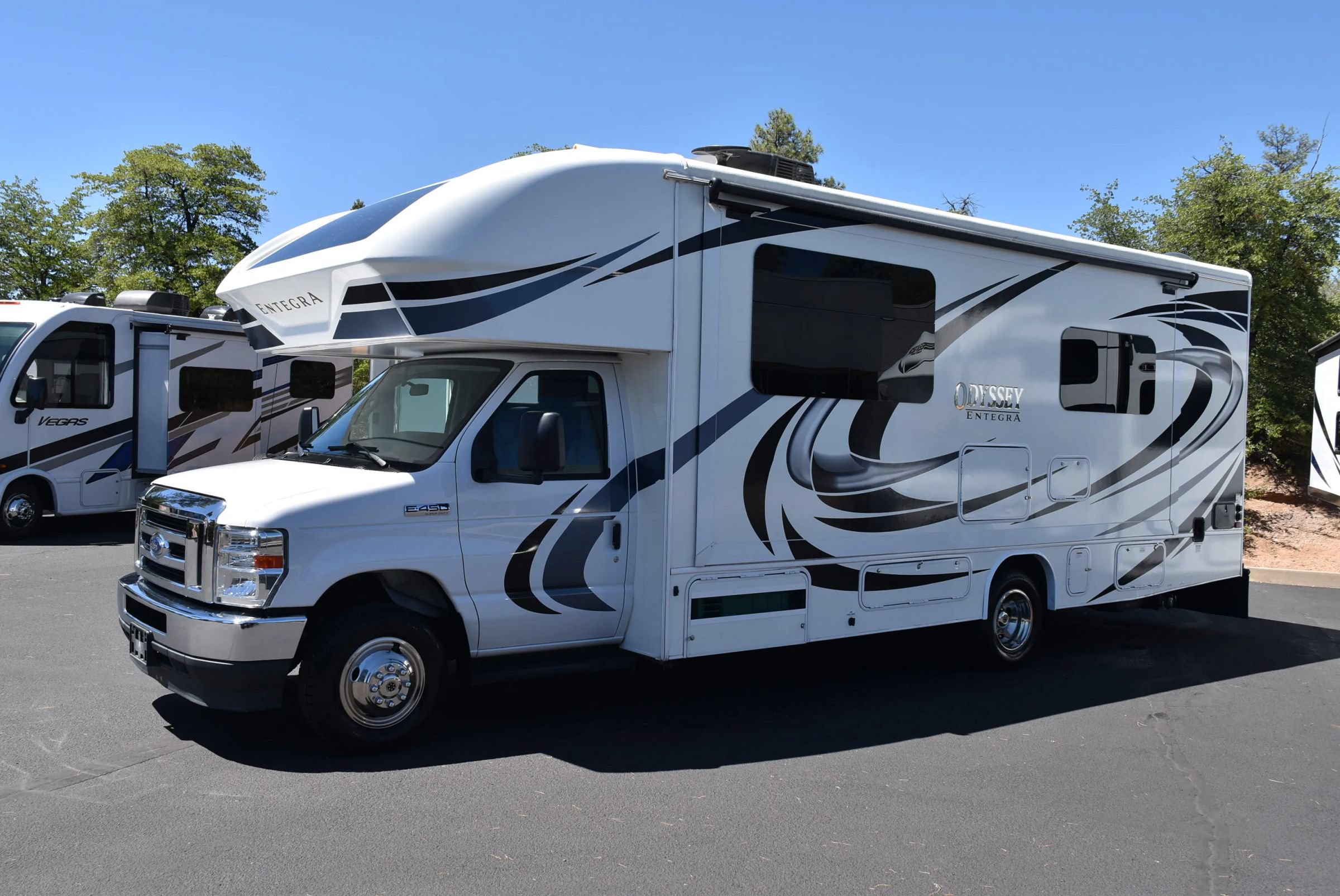 Used 2021 Ford E-450 and Econoline 450 Super Duty w/ Motorhome Prep Package RWD image 1