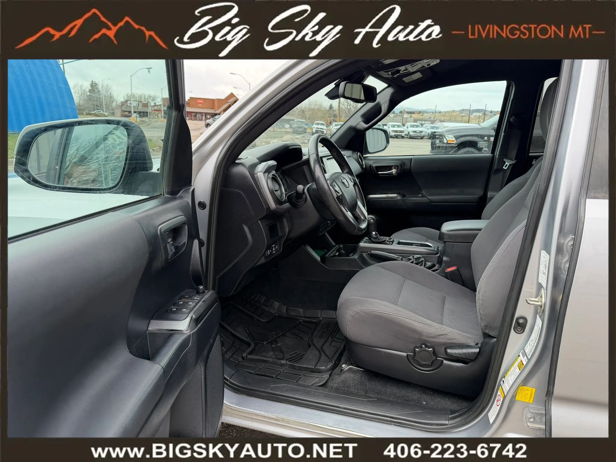 Used 2019 Toyota Tacoma TRD Off-Road w/ Technology Package AWD/4WD image 12