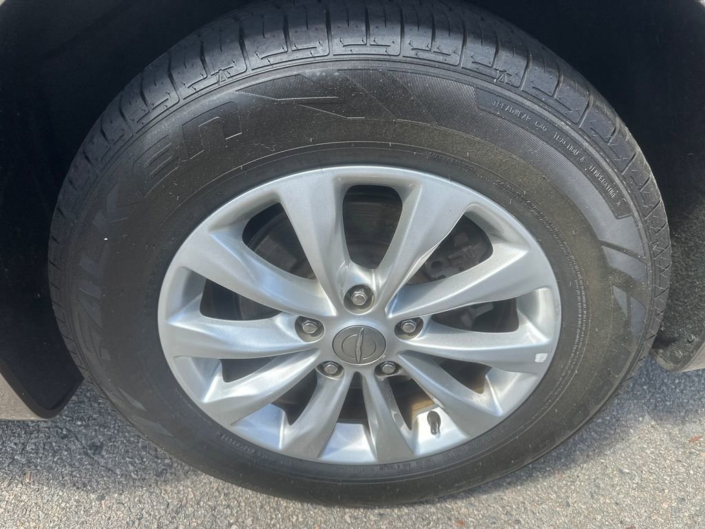 Used 2018 Chrysler Pacifica Touring-L w/ Premium Audio Group image 14