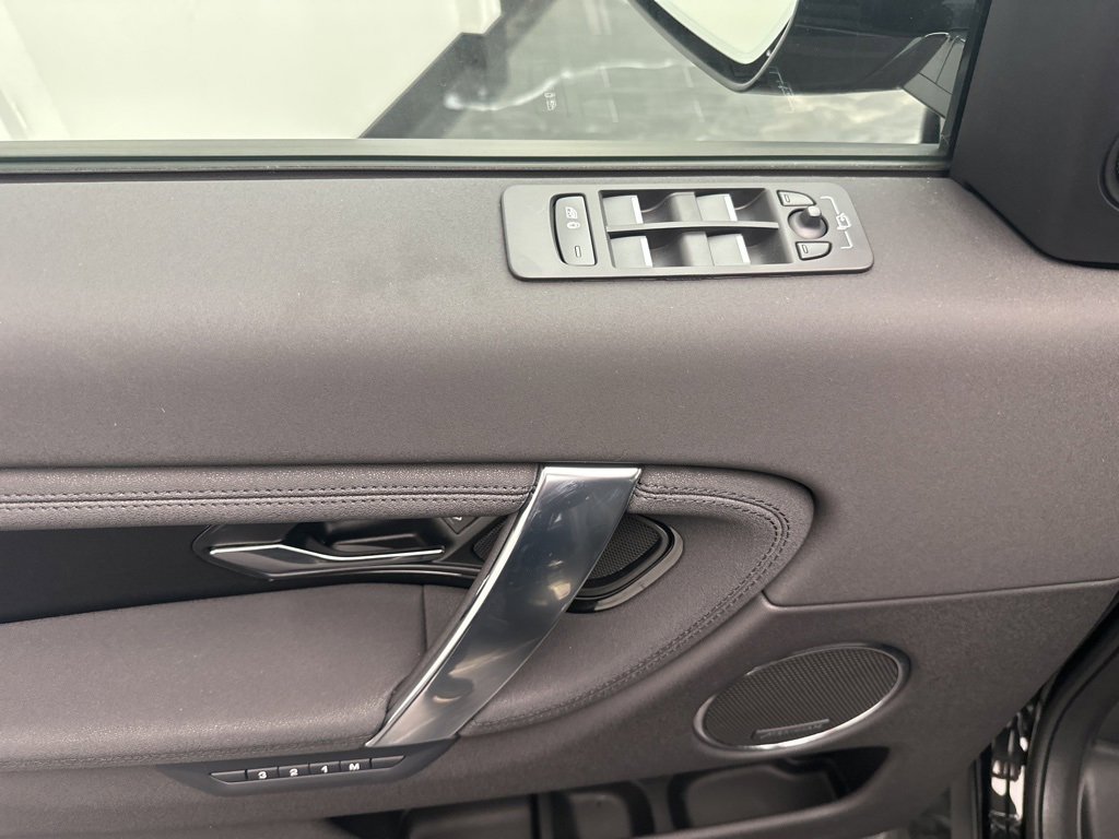 Used 2025 Land Rover Discovery Sport S image 17