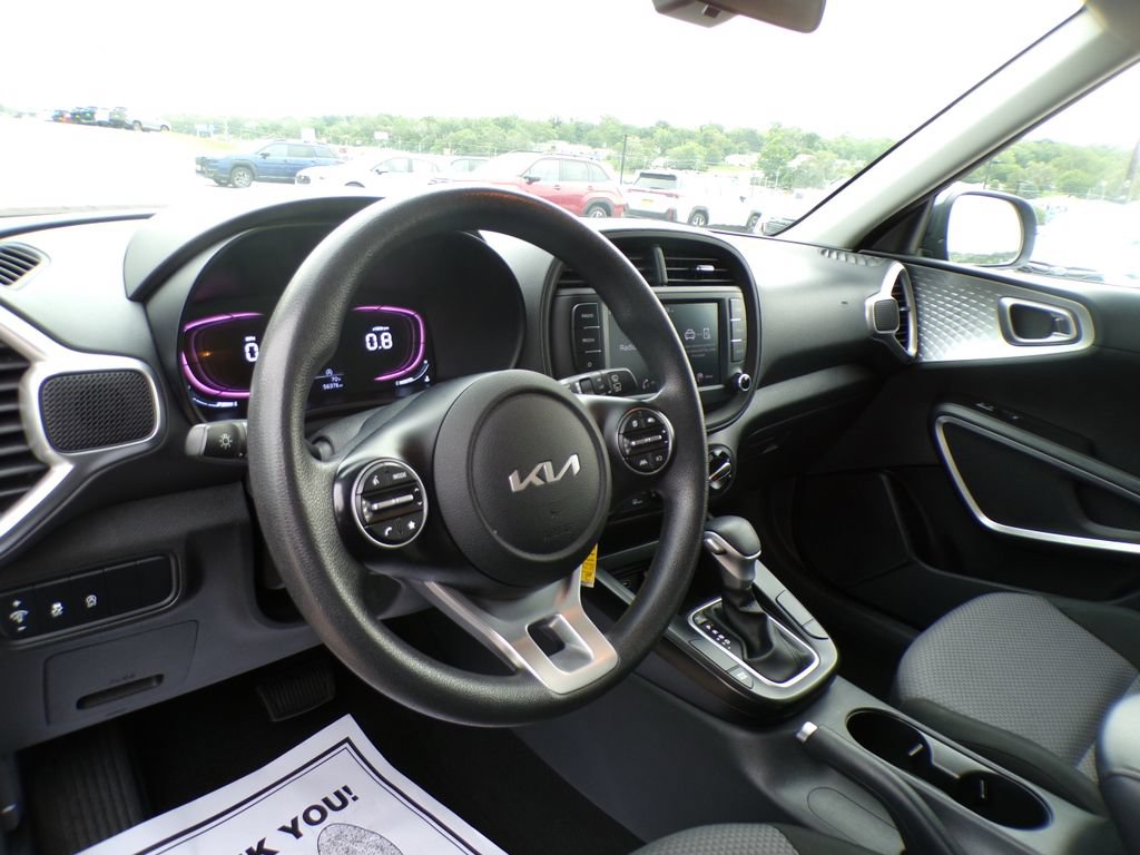 Used 2024 Kia Soul LX w/ Option Group 015 FWD image 9
