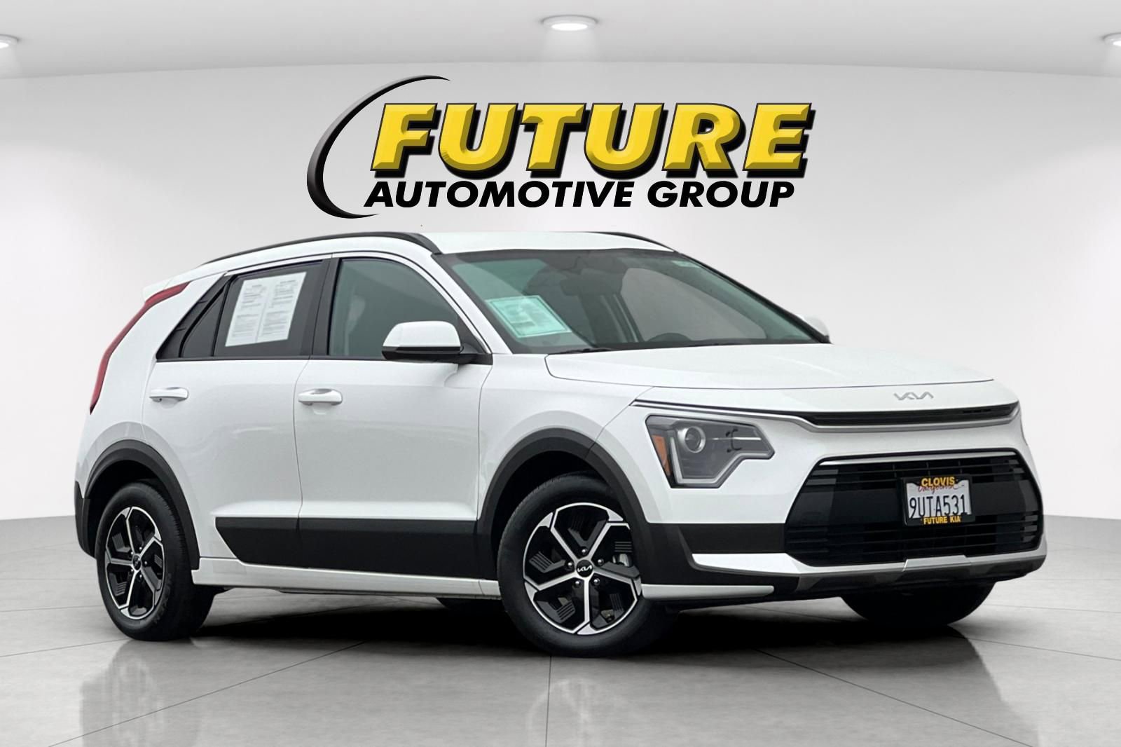 Used 2025 Kia Niro LX image 1