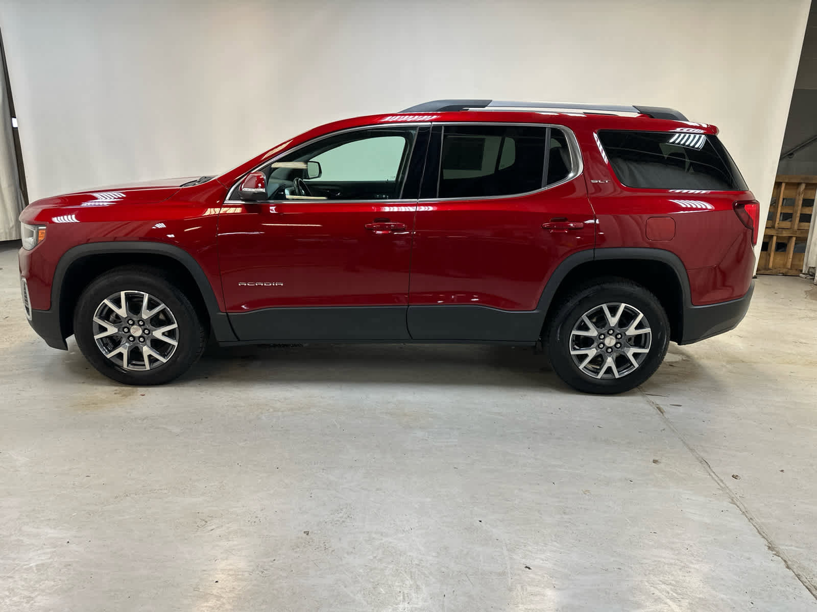 Used 2023 GMC Acadia SLT w/ Technology Package image 9