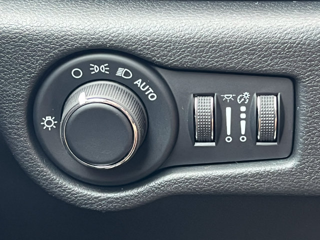 New 2027 Chrysler Pacifica Select FWD image 16