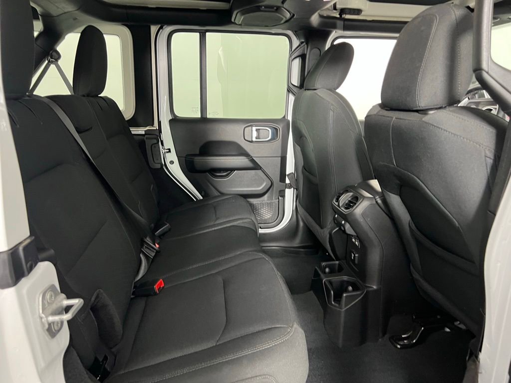 Used 2022 Jeep Wrangler Unlimited Sahara image 30