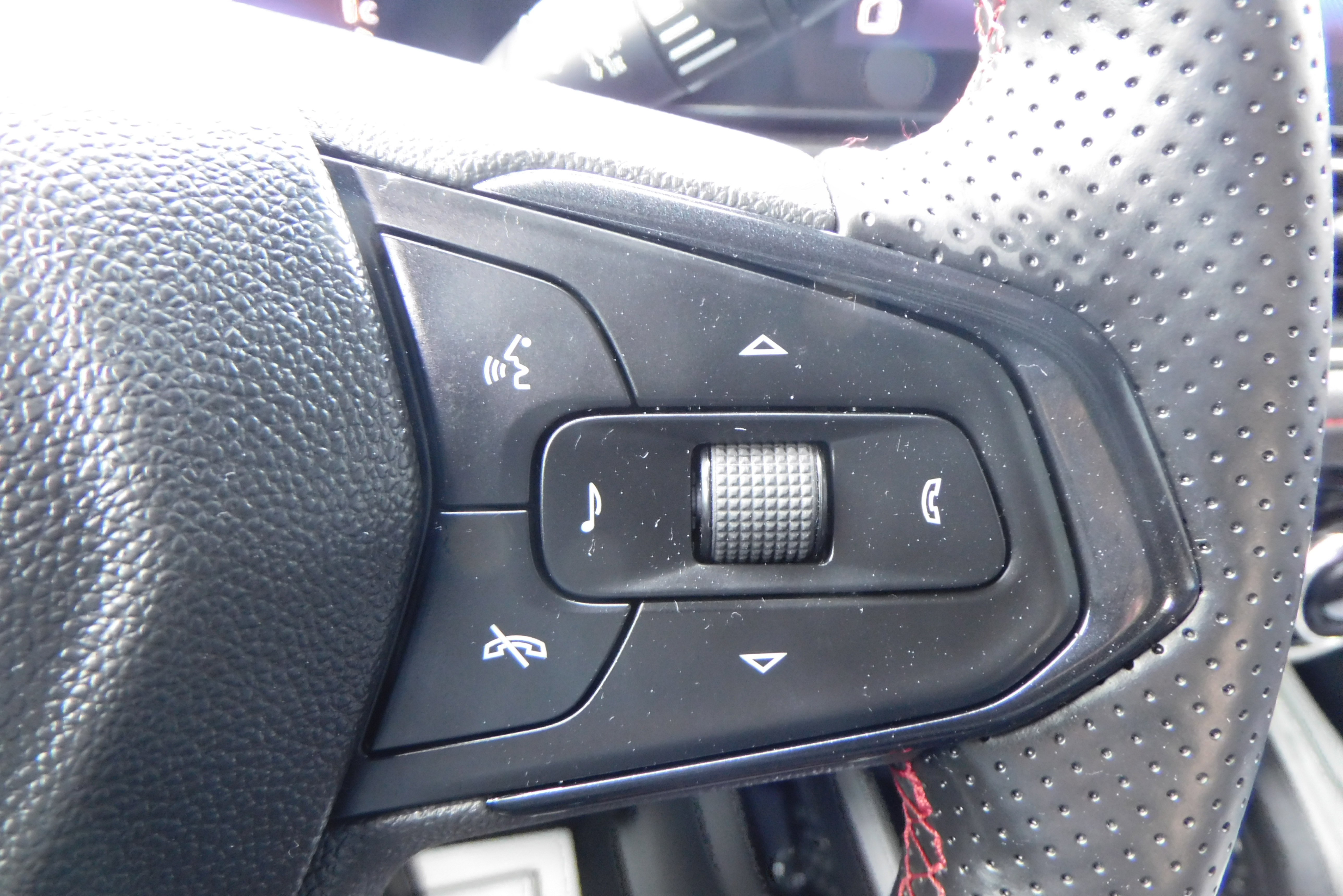 Used 2024 Chevrolet TrailBlazer RS w/ Convenience Package image 19