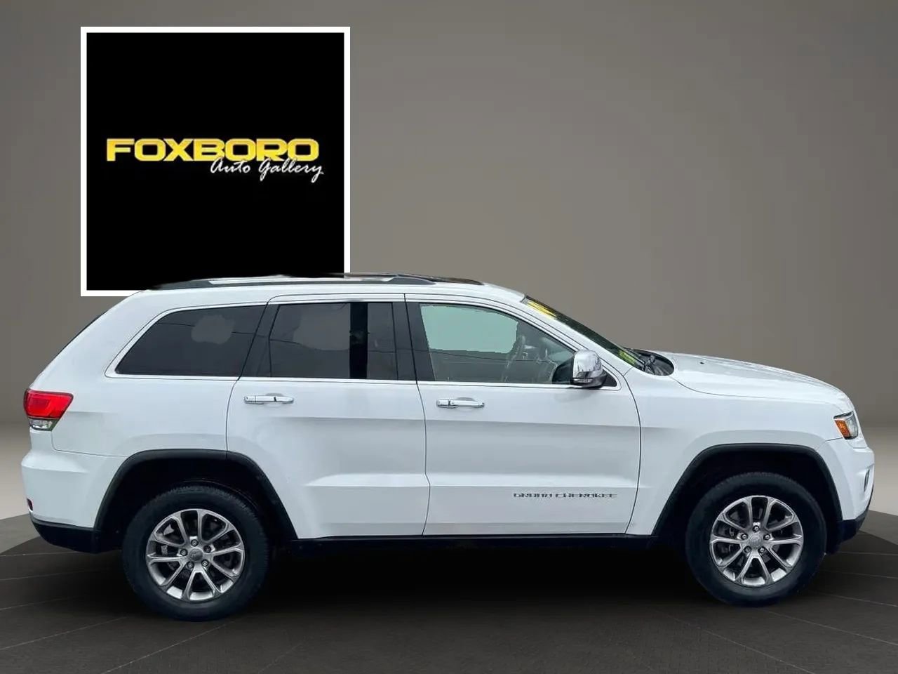 Used 2014 Jeep Grand Cherokee Limited w/ Luxury Group II image 4