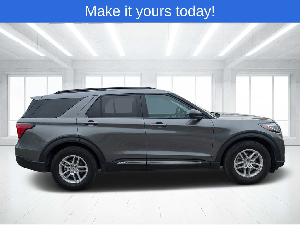 Used 2025 Ford Explorer Active image 2