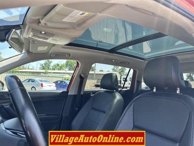 Used 2018 Volkswagen Tiguan SEL AWD/4WD image 16