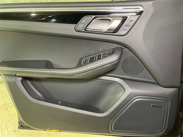 Certified 2025 Porsche Macan image 36