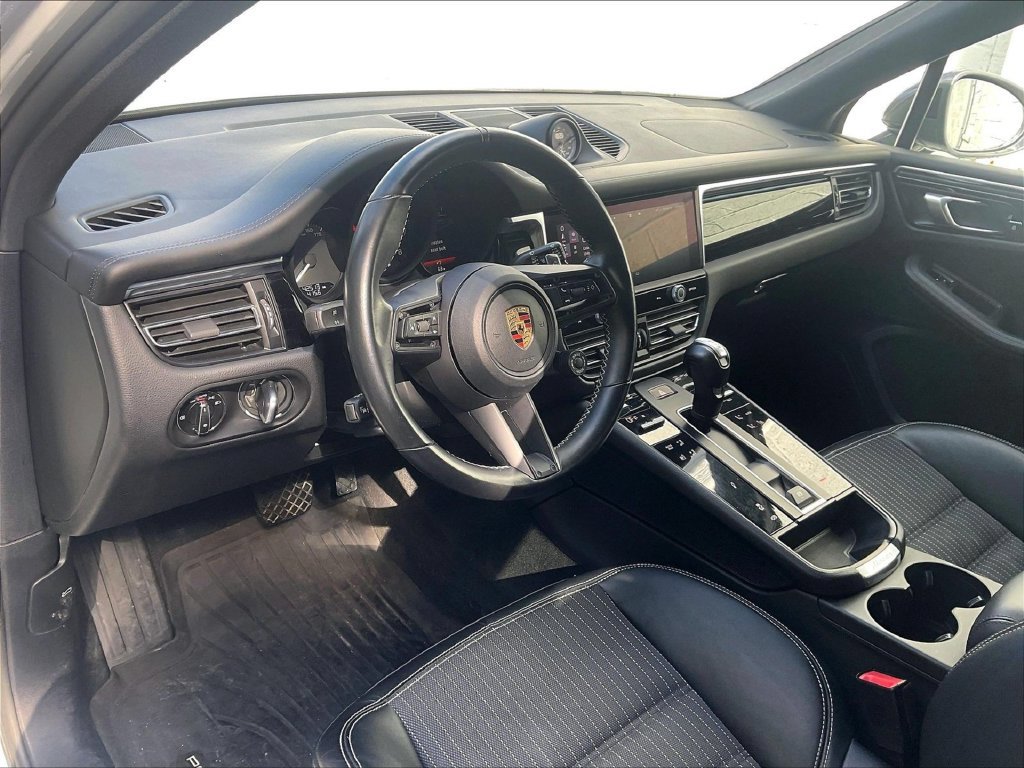 Certified 2023 Porsche Macan Turbo AWD/4WD image 4