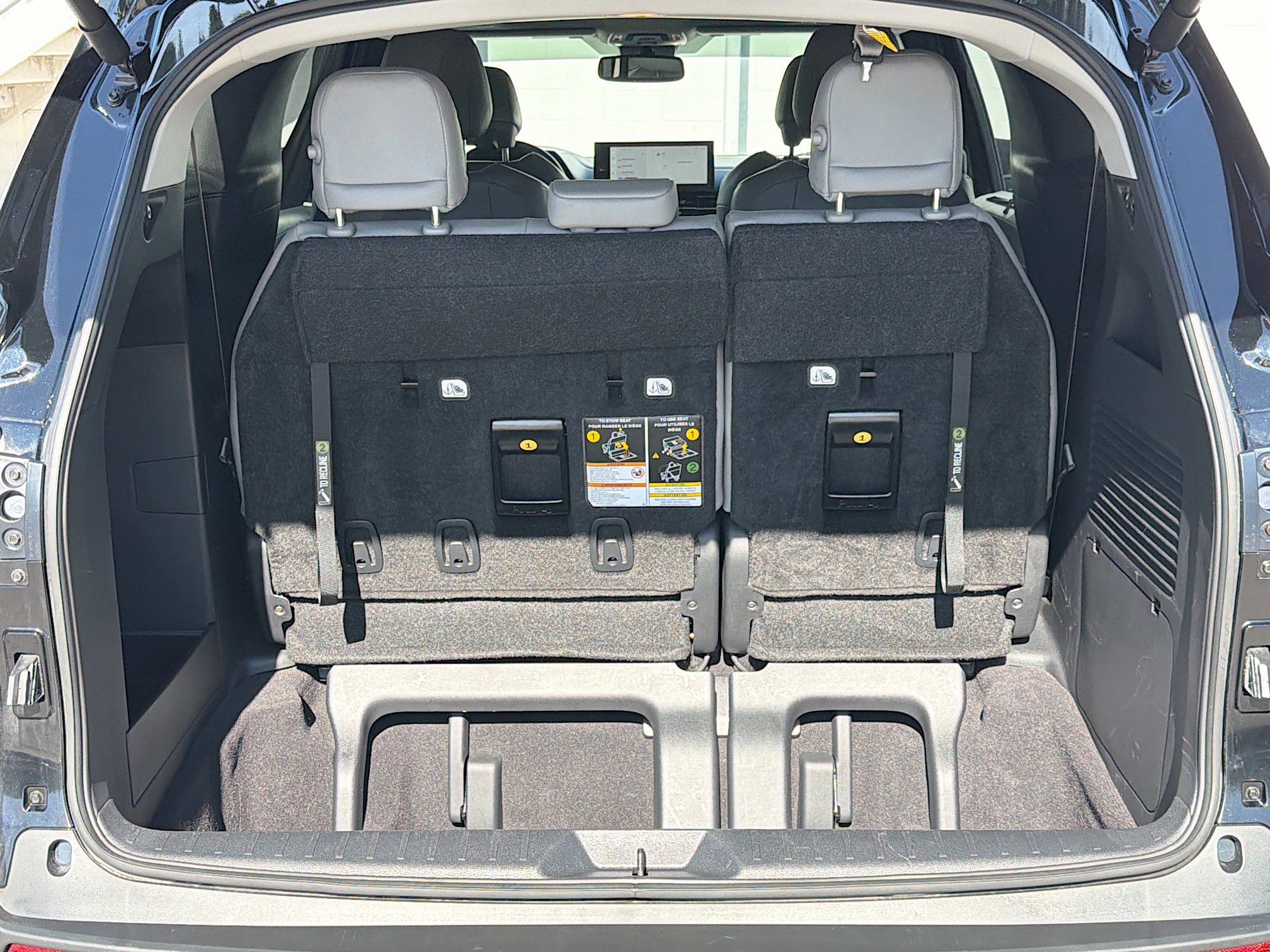 Used 2025 Toyota Sienna XLE w/ XLE Plus Package FWD image 11