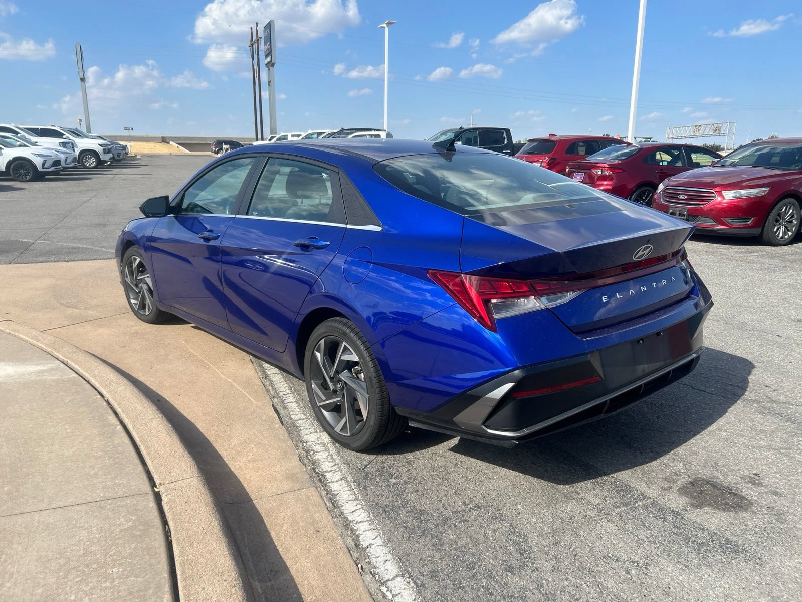 Used 2025 Hyundai Elantra SEL FWD image 7