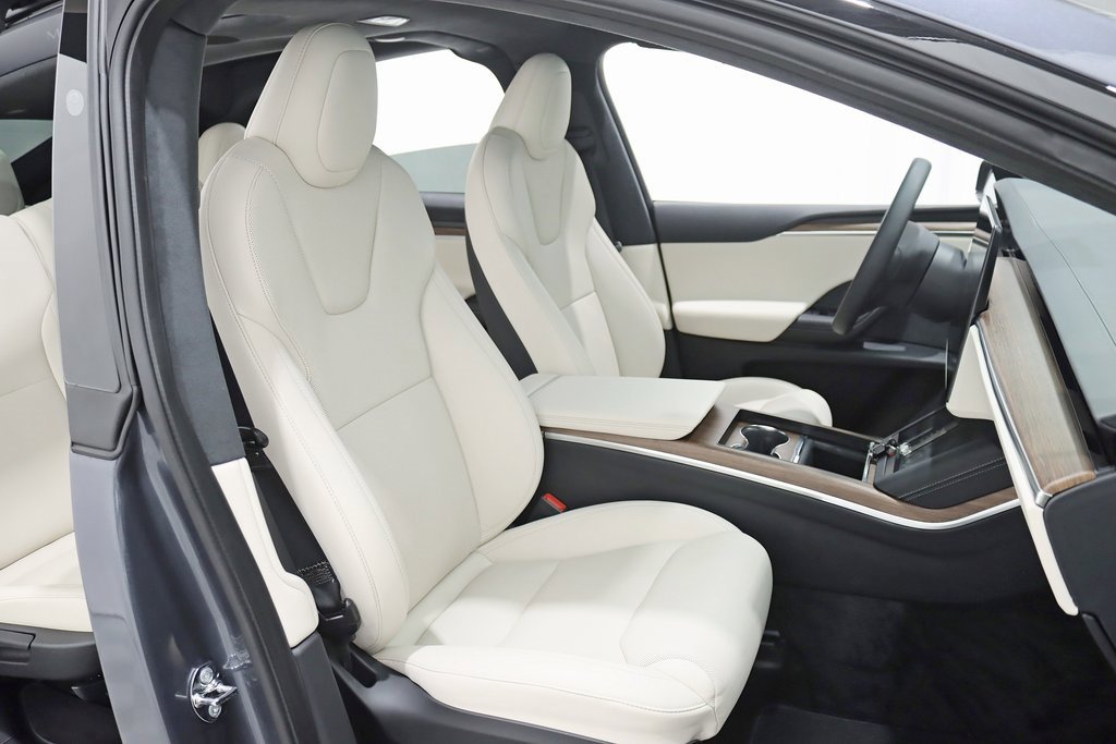 Used 2022 Tesla Model X image 28