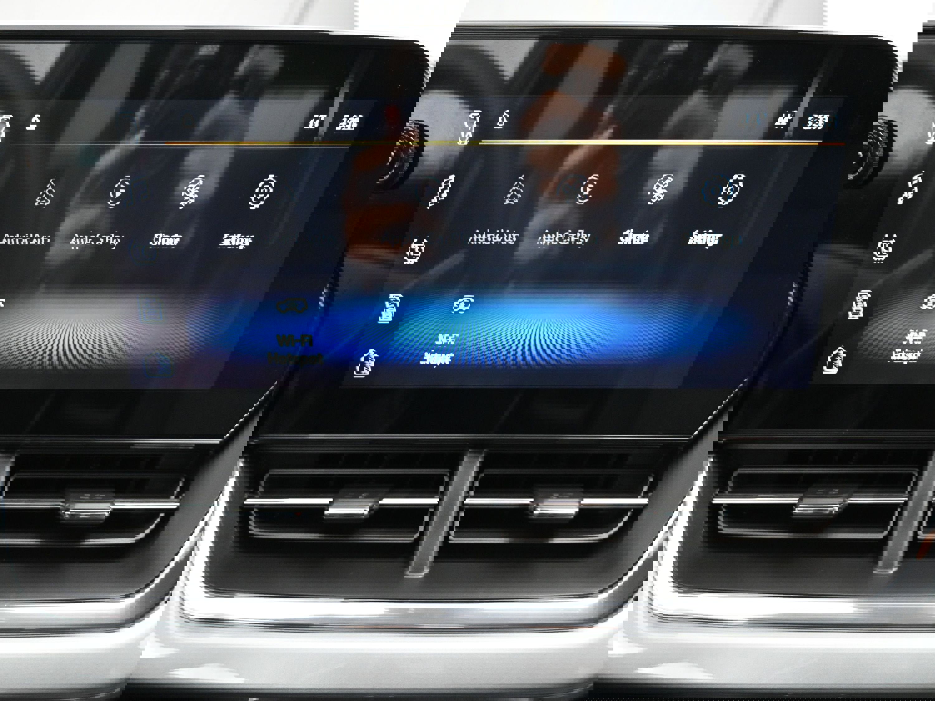 Used 2025 Chevrolet Trax LT w/ LT Convenience Package image 15