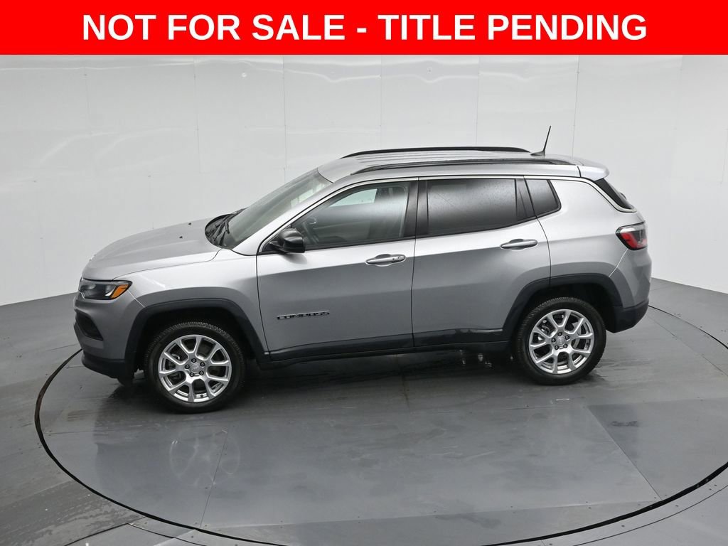 Used 2023 Jeep Compass Latitude image 37