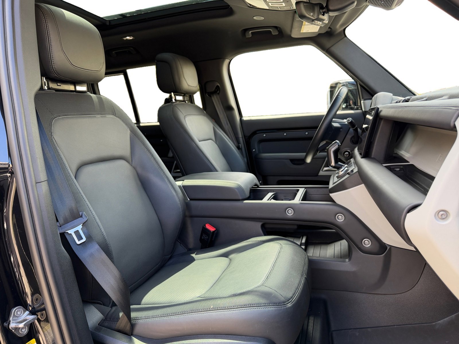 Used 2023 Land Rover Defender 130 X-Dynamic SE image 22