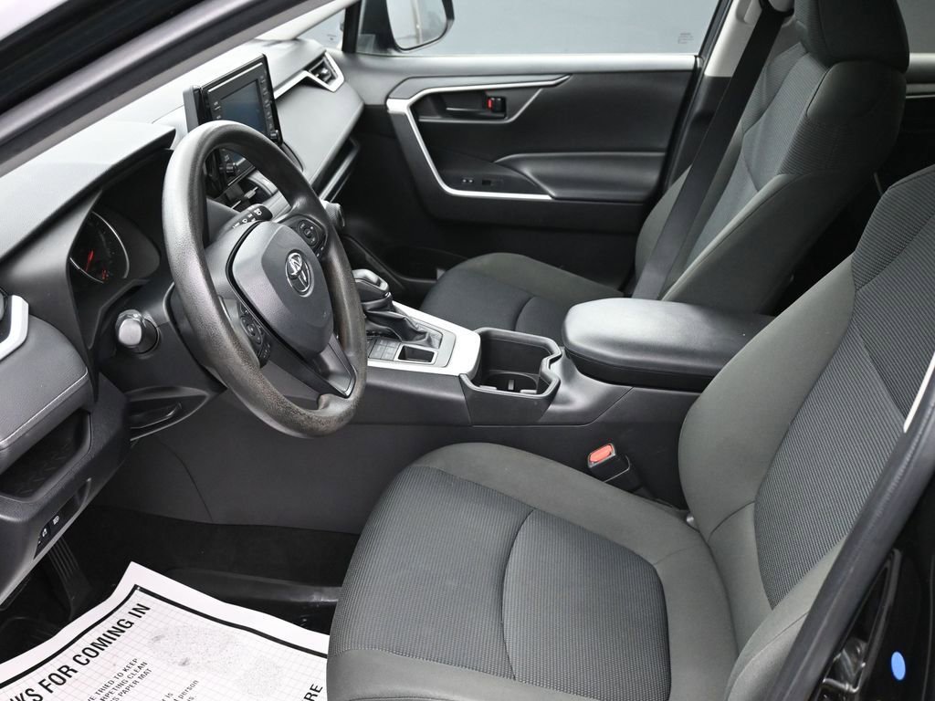 Used 2022 Toyota RAV4 LE image 11