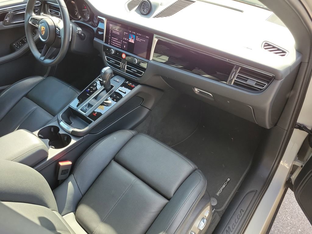 Certified 2025 Porsche Macan image 19