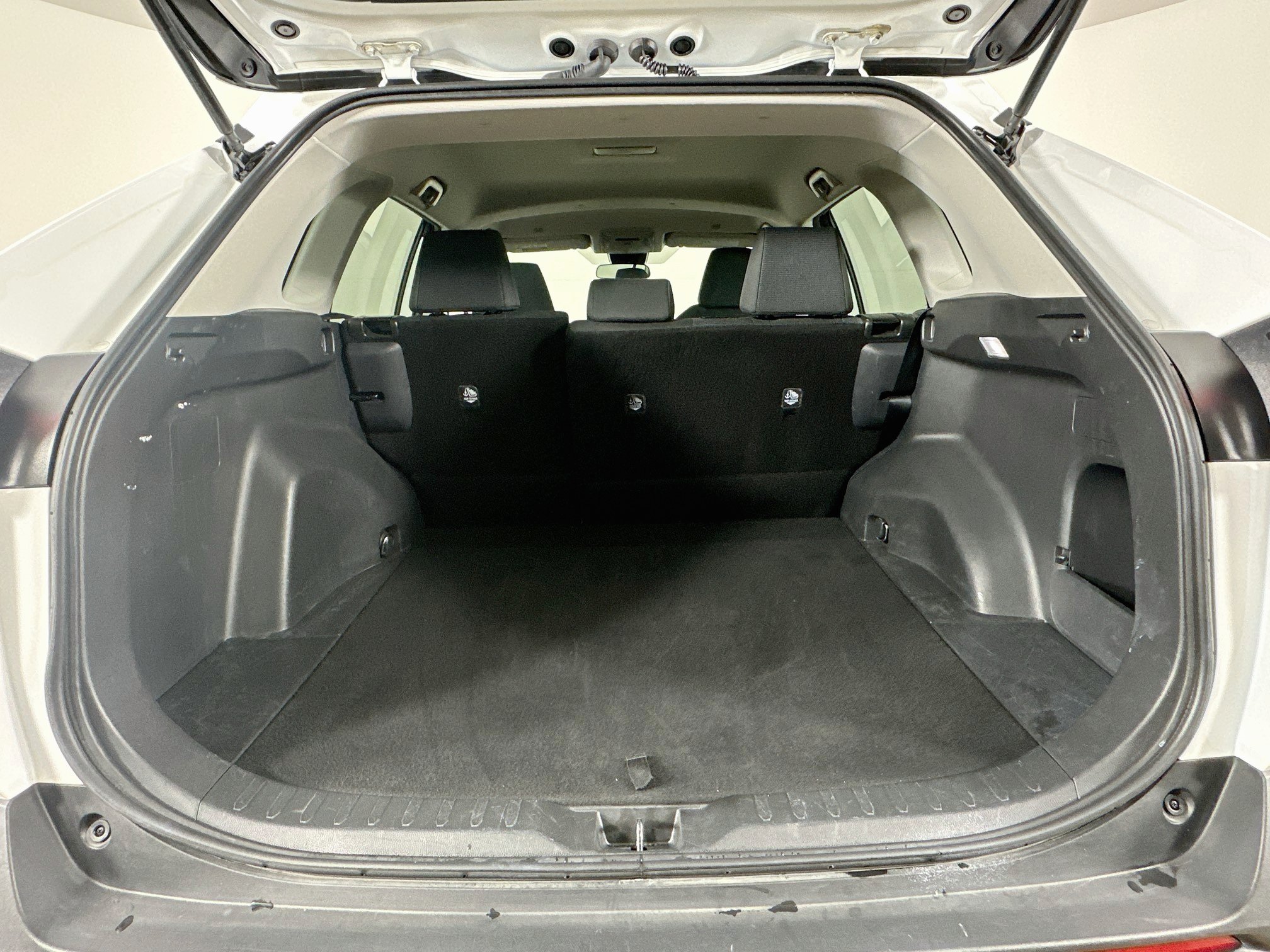 Used 2025 Toyota RAV4 LE AWD/4WD image 27