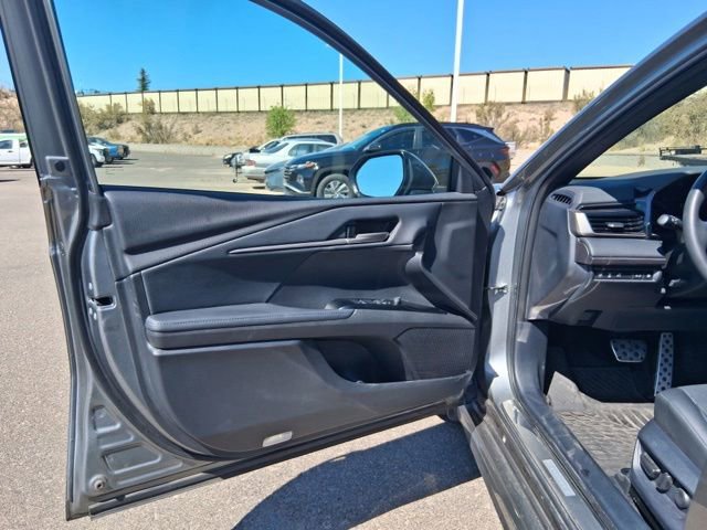 Used 2025 Toyota Camry XSE FWD image 4