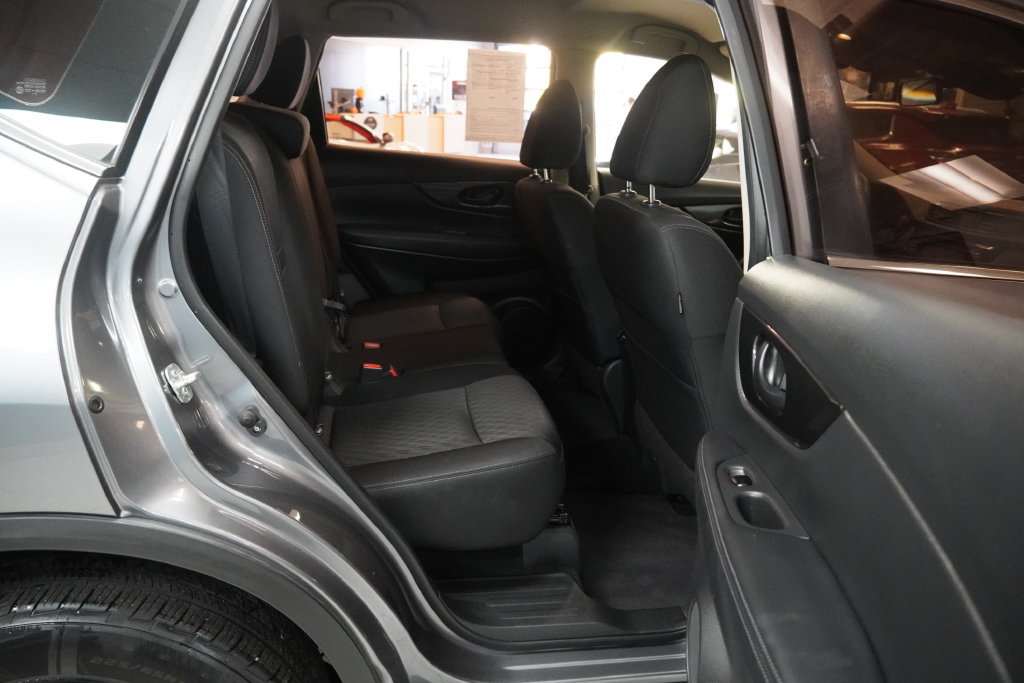 Used 2019 Nissan Rogue S AWD/4WD image 23
