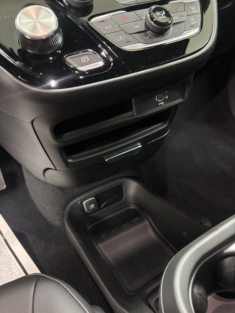 New 2027 Chrysler Pacifica Select FWD image 14