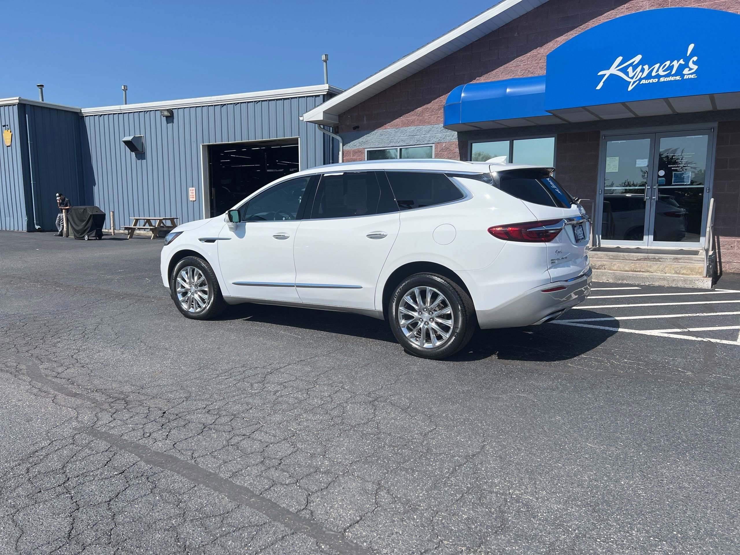 Used 2021 Buick Enclave Premium w/ Sun and Sites Package AWD/4WD image 4