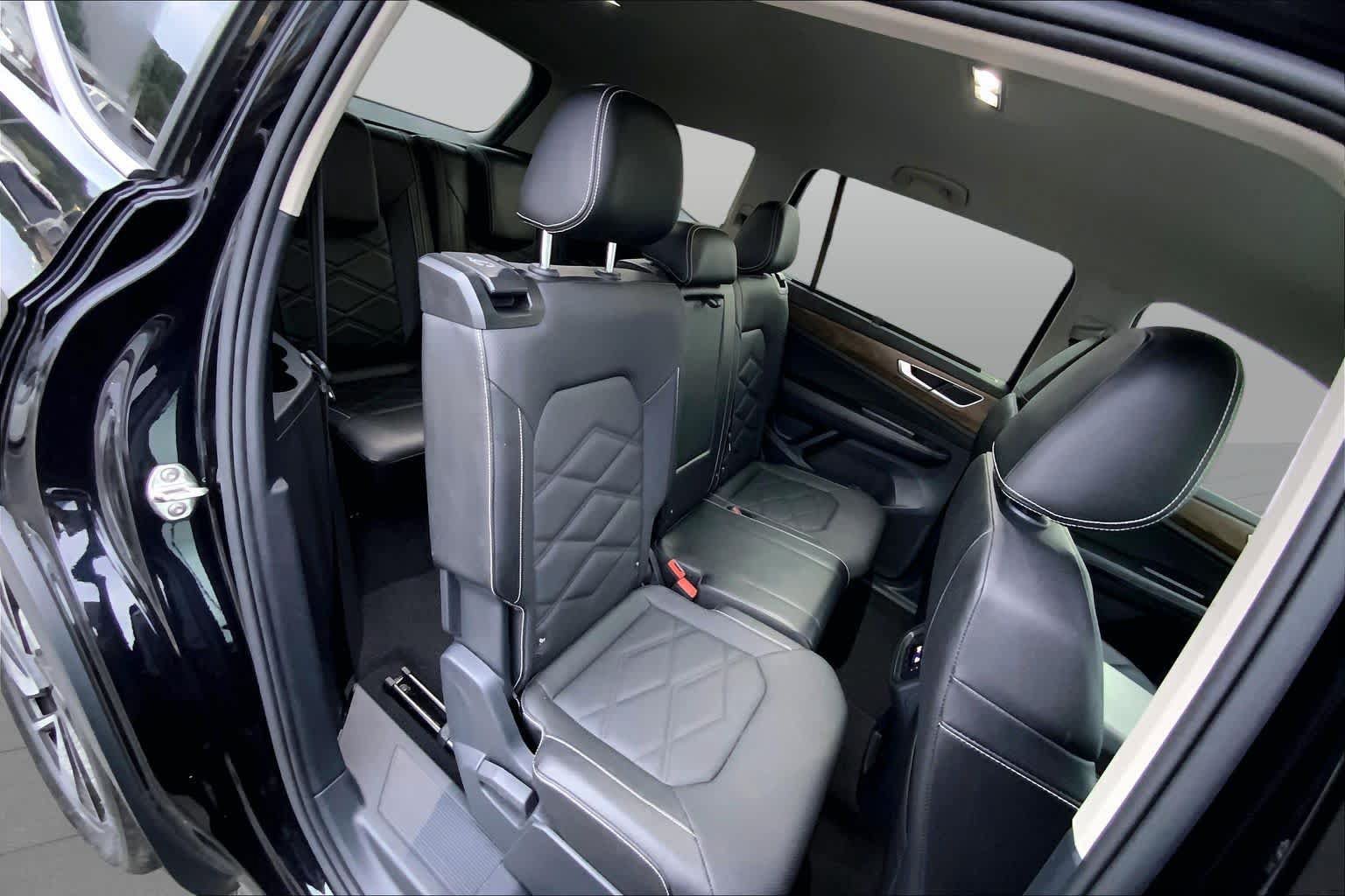 Used 2025 Volkswagen Atlas SE FWD image 17