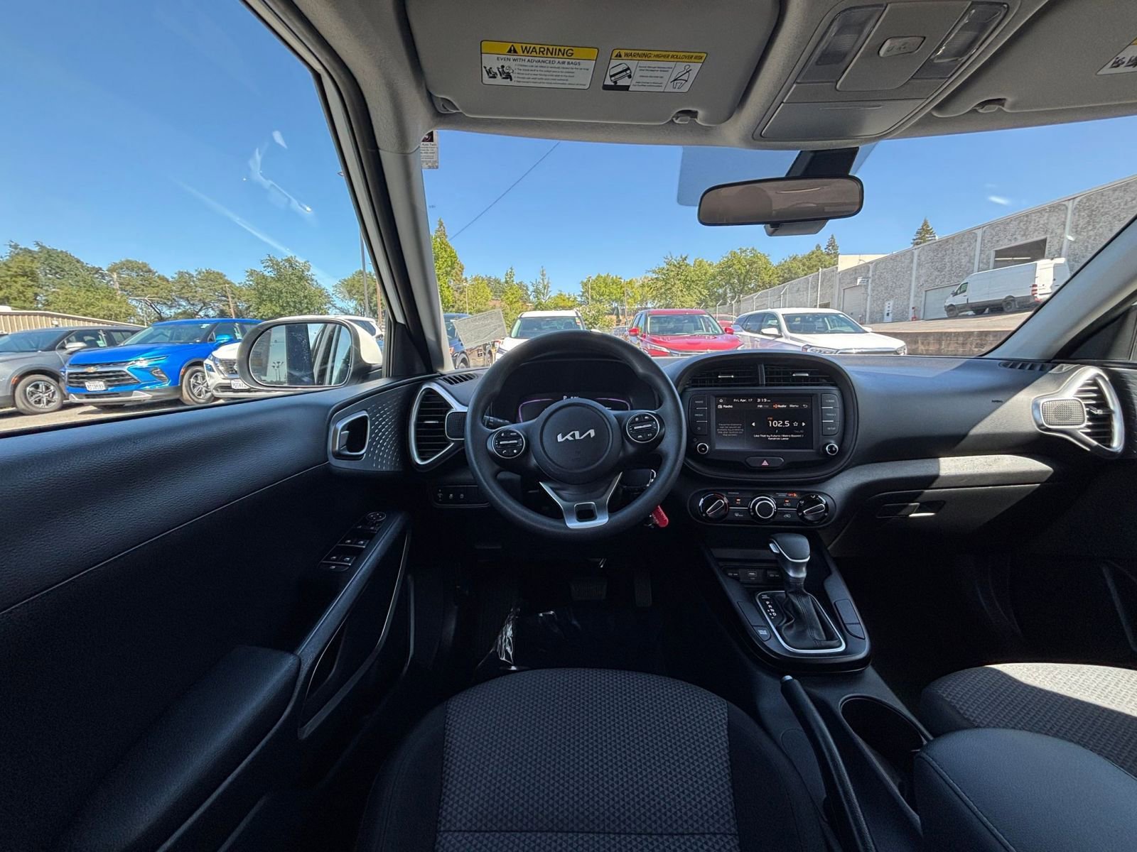 Used 2025 Kia Soul LX w/ LX Technology Package FWD image 32