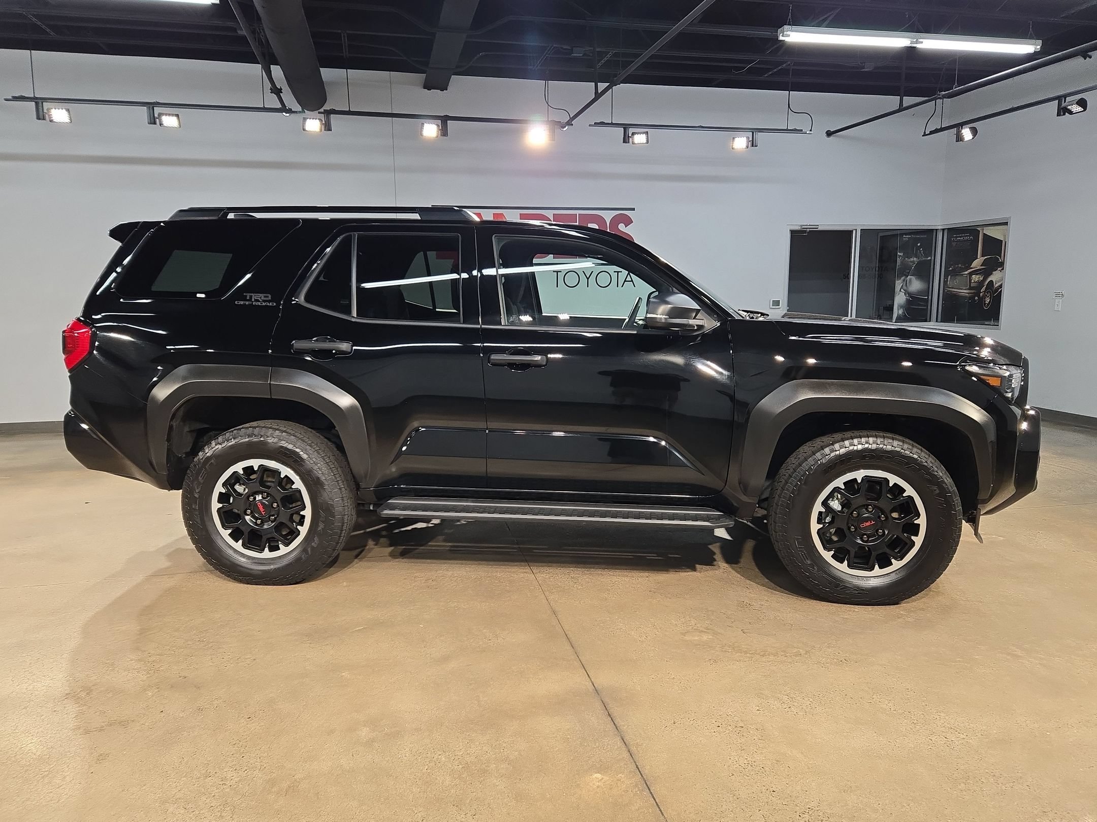 Certified 2025 Toyota 4Runner TRD Off-Road AWD/4WD image 8