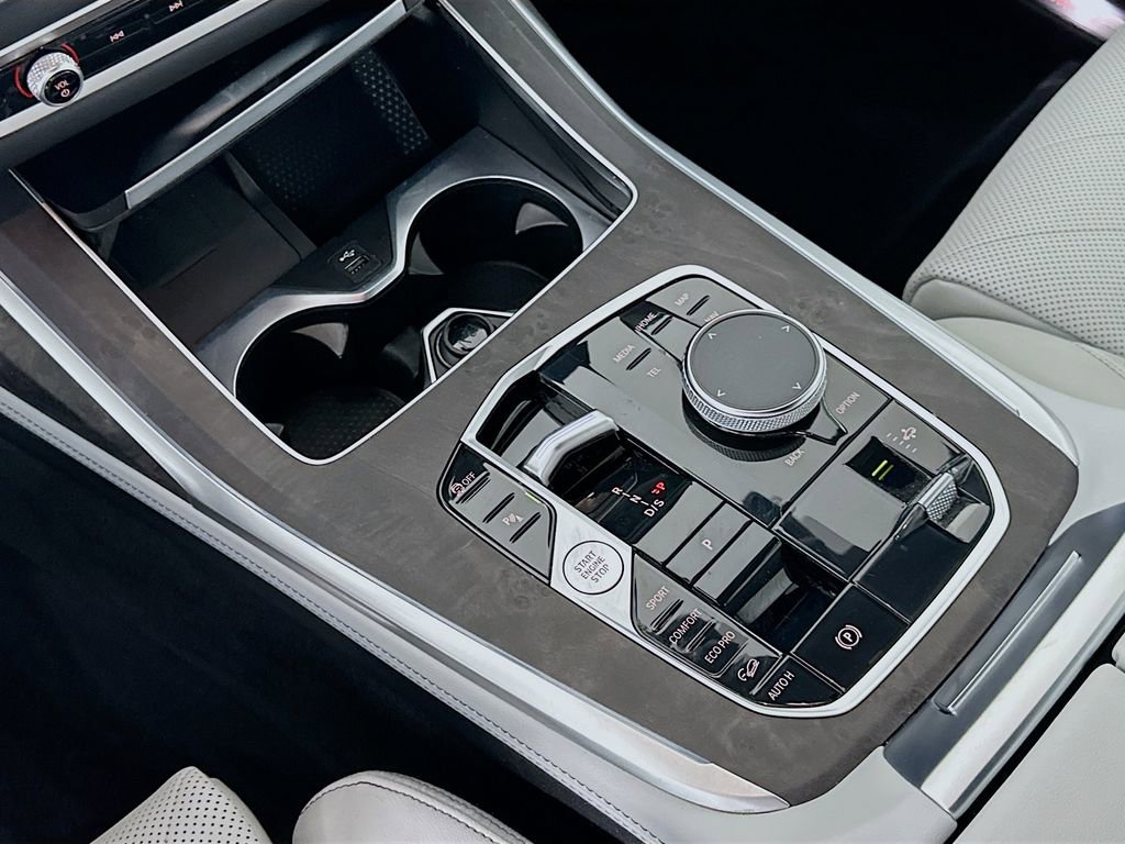 Used 2023 BMW X7 xDrive40i w/ Parking Assistance Package image 17