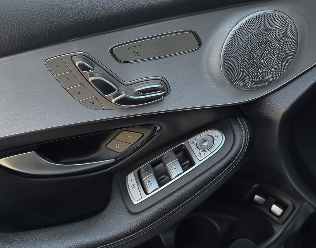 Used 2019 Mercedes-Benz GLC 350e 4MATIC image 26