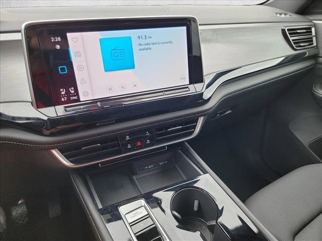 Used 2024 Volkswagen Atlas Cross Sport SE w/ Panoramic Sunroof Package FWD image 19