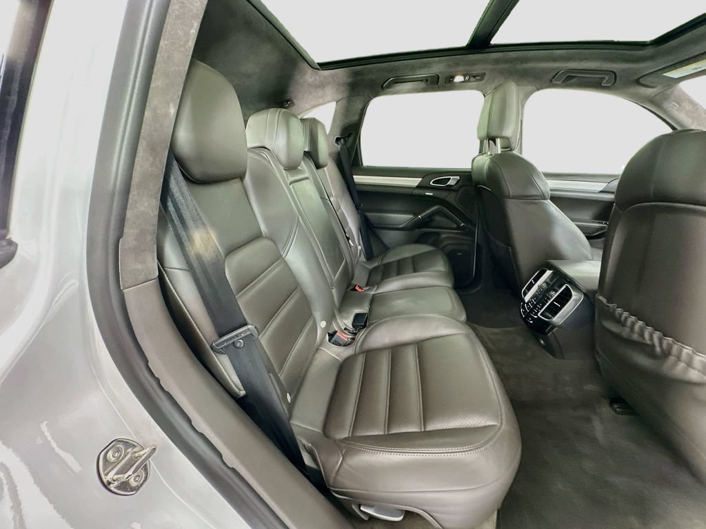Used 2015 Porsche Cayenne Turbo AWD/4WD image 29