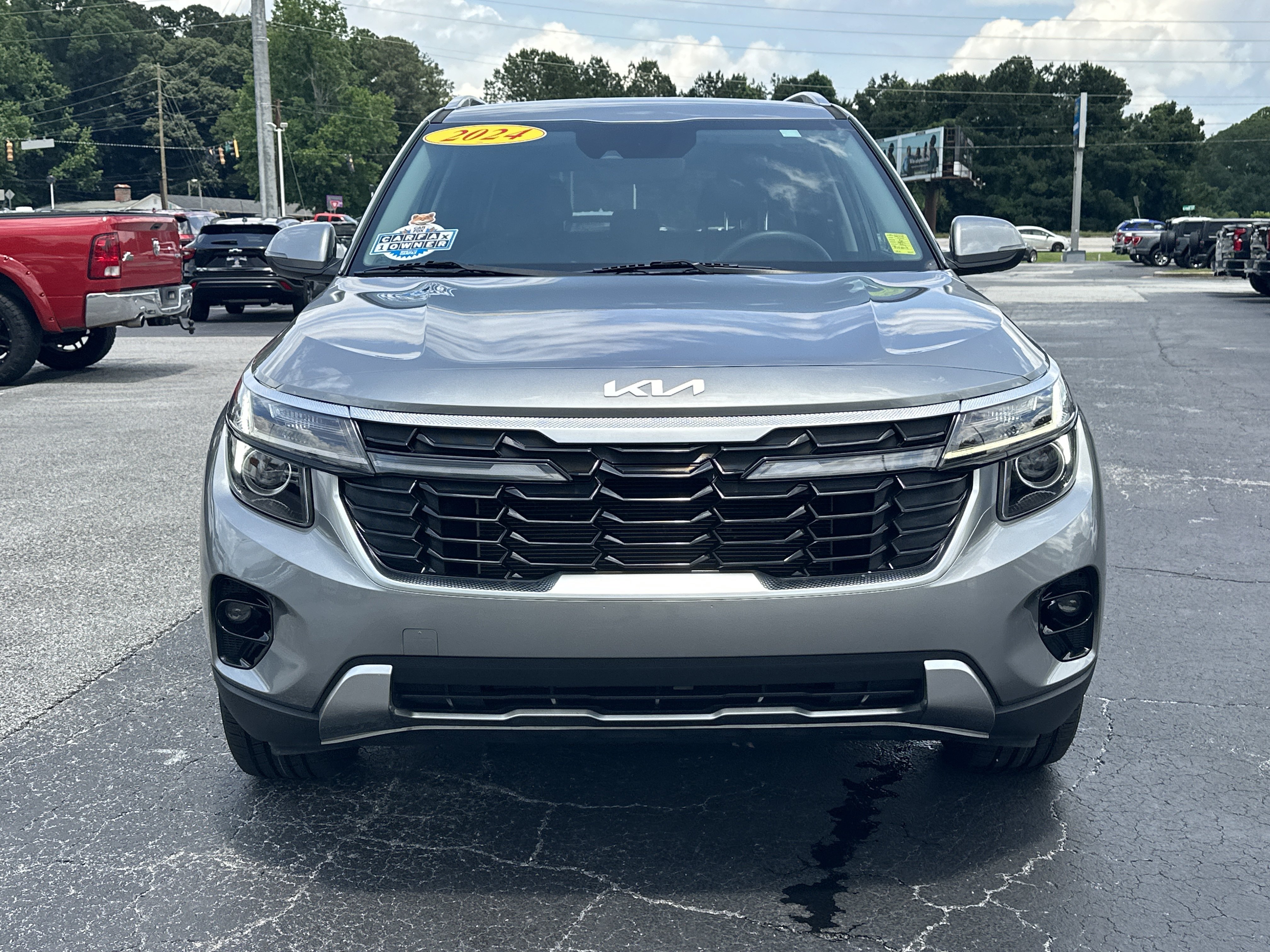 Used 2024 Kia Seltos EX FWD image 3