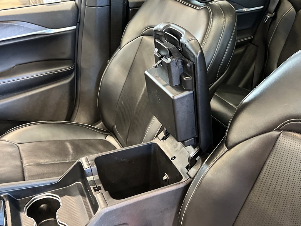 Used 2025 Jeep Grand Cherokee Limited w/ Luxury Tech Group II image 18